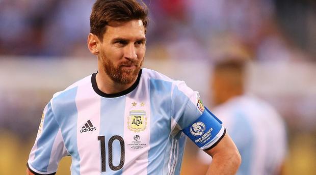 ميسي يقود الأرجنتين للفوز على البرازيل في السعودية
