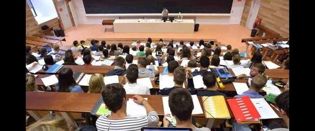 المغاربة يتصدرون قائمة الطلبة الأجانب الذين يتابعون دراستهم بفرنسا