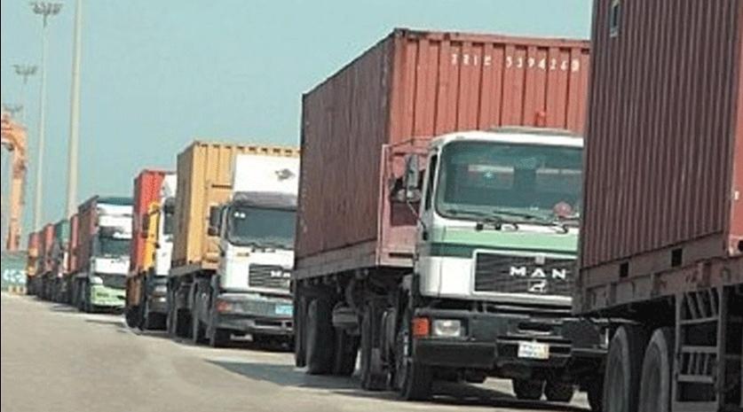 كوفيد 19.. رغم كل شيء، سائقو الشاحنات يواصلون العمل
