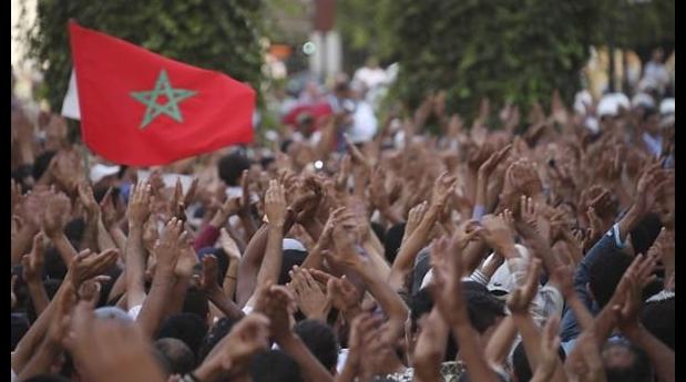 محلل: الطبقة الوسطى المغربية تراجعت عن أدوارها وتركت الفقراء في مواجهة مع الأ...
