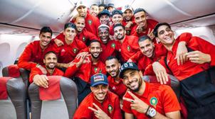 صور: لاعبو المنتخب الوطني يودعون عميدهم السابق بنعطية