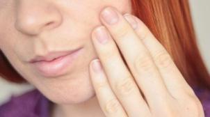 Eté: D’où viennent ces tâches blanches sur la peau ?