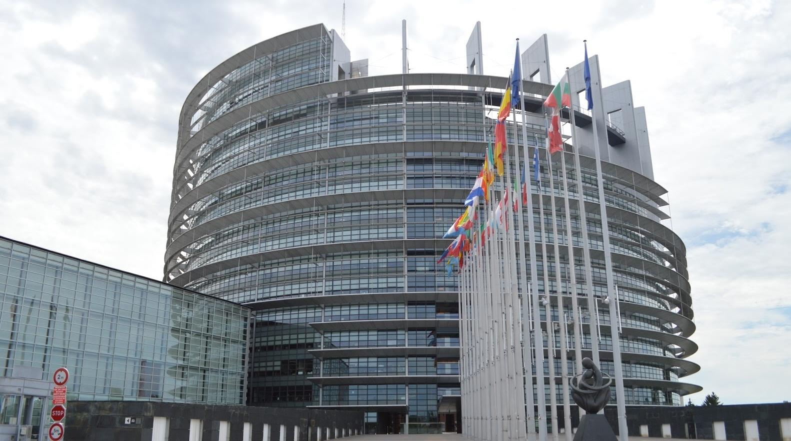 UE: Les eurodéputés réclament des objectifs contraignants pour parvenir à une é…