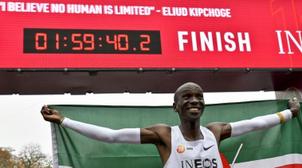 Marathon: Le Kényan Eliud Kipchoge brise la barre légendaire des 2 heures