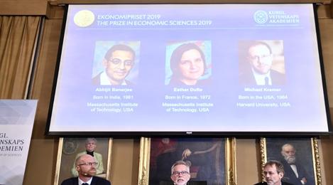 Le Nobel d'économie 2019 est attribué à un trio de chercheurs