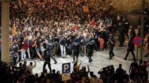 Violences en Catalogne: la Liga veut délocaliser le prochain Clasico à Madrid