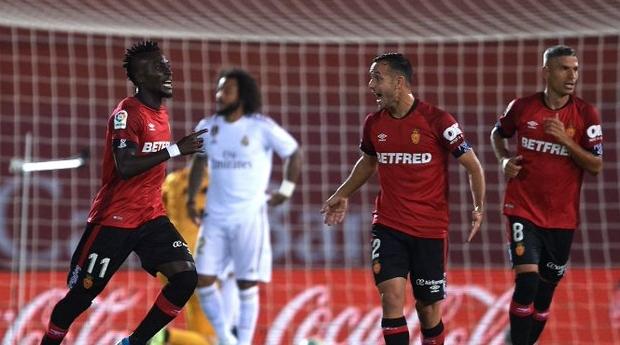 ريال مدريد يفقد صدارة الليغا بعد هزيمته أمام ريال مايوركا