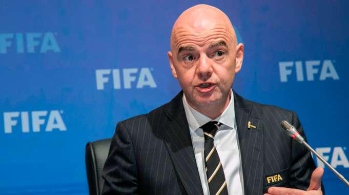 Football: "Personne" ne sait quand le foot reprendra, assure Infantino