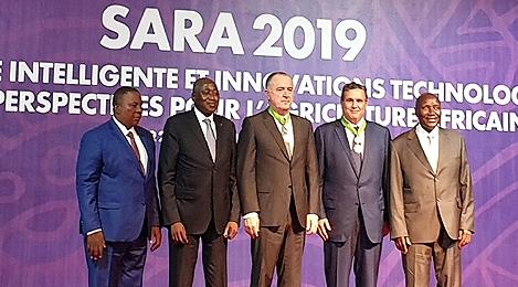 Akhannouch reçoit à Abidjan la médaille du commandeur dans l'ordre de mérite ag…