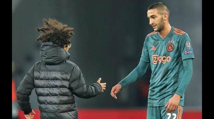 Victimes d’une escroquerie de maillot, Ziyech et son jeune fan vont enfin se re…