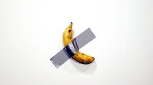 Vidéo : Un artiste vend une banane à 120.000 dollars, un autre la mange