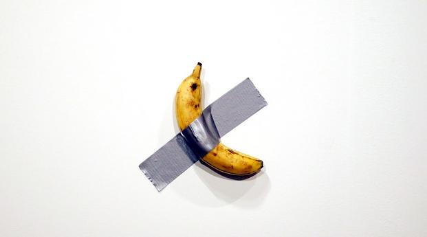 Vidéo : Un artiste vend une banane à 120.000 dollars, un autre la mange