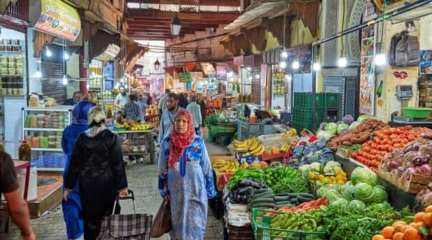 الغارديان البريطانية تُصنف سوق المدينة القديمة بفاس ضمن أفضل 10 أسواق في العالم