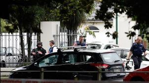 Attaques terroristes contre deux mosquées en Nouvelle-Zélande: Témoin des fusil…