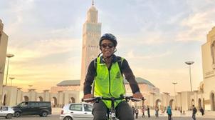 كريم مصطى.. مغامر مغربي يتسلح بدراجته الهوائية للتوجه إلى الديار السعودية