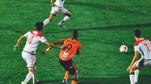 نهاية الشوط الأول: نهضة بركان يفرض التعادل السلبي على الزمالك المصري
