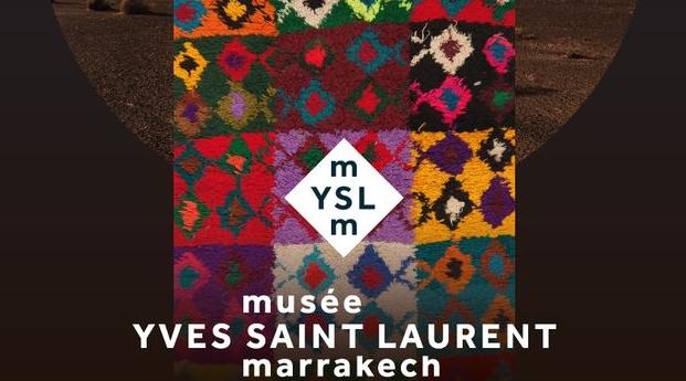 “Desert Design” : Le tapis berbère marocain mis à l’honneur au musée Yves Saint…