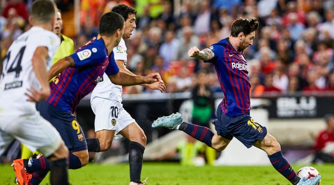 ريال سوسيداد يفرض التعادل على برشلونة ويمنح هدية ثمينة لريال مدريد قبل الكلاسيكو