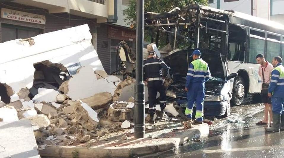 تطوان: اصطدام عنيف بين حافلة للنقل العمومي وسيارة خفيفة يتسبب في إصابة 10 أشخ...