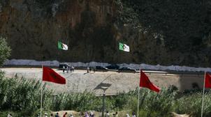 Rassemblés à la frontière, Marocains et Algériens en liesse après la qualificat…