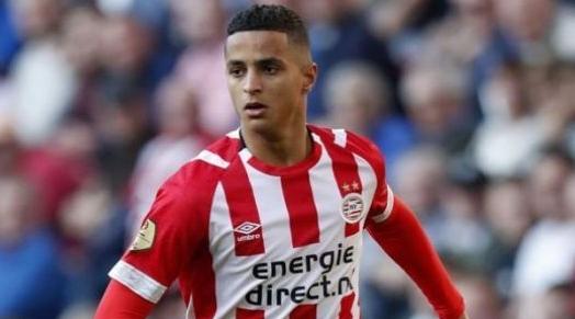 إحتارين يغالب الدموع خلال مباراة فريقه أمام أوتريخت (فيديو)