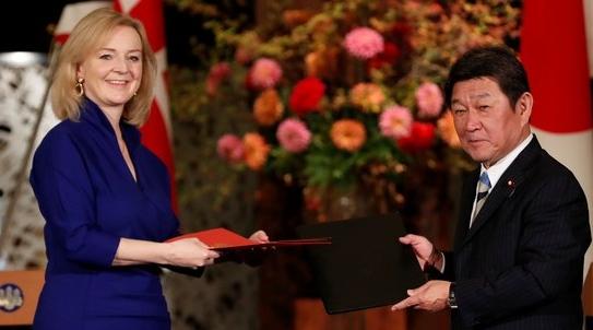 Signature à Tokyo du premier accord post-Brexit entre le Royaume-Uni et le Japon