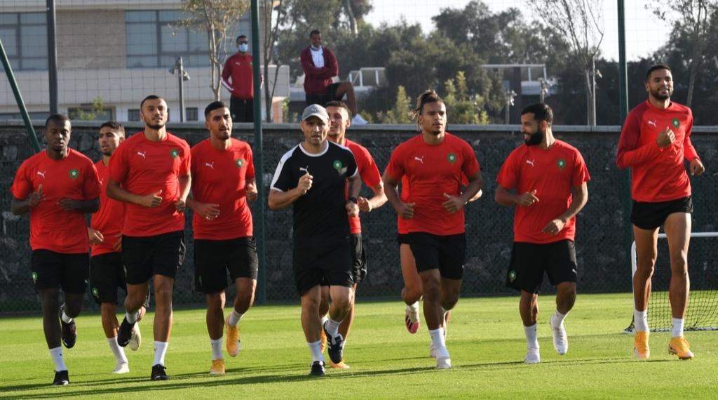 أملاح يصطدم بسامي ماي.. هذه أبرز مواعيد المحترفين المغاربة اليوم الأحد