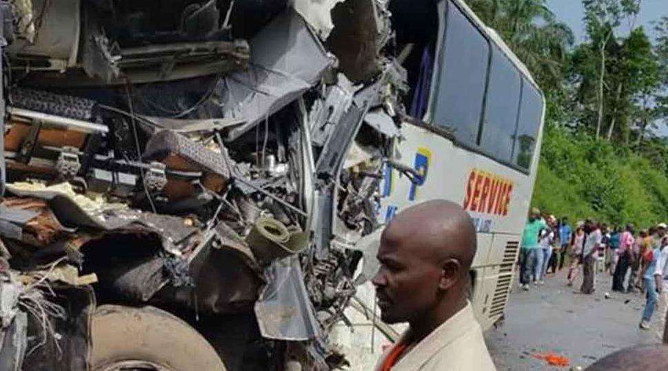 Au moins 37 morts dans un accident de bus au Cameroun
