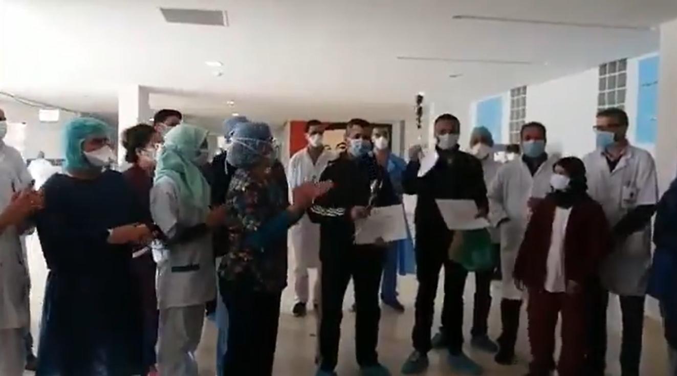 Marrakech : Deux personnes rétablies du Covid-19 quittent l’hôpital Errazi (Vid…