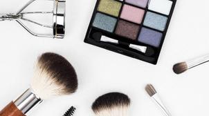 Tuto maquillage: teint discret et naturel en été par Kenza LAZRAK