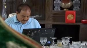 Ferkouss découvre Internet dans "Baba Tconnecta", votre téléfilm du lundi à 22h…