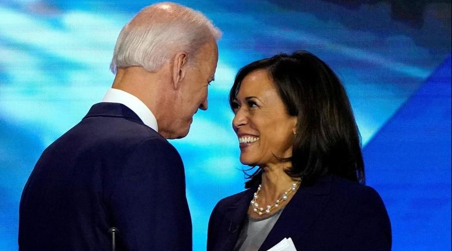 Présidentielle US: Qui est Kamala Harris, la colistière de Biden, qui fait l'un…