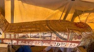 Egypte: 14 nouveaux sarcophages découverts à Saqqara