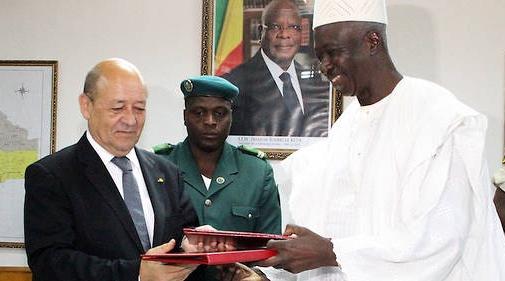 Mali: Un ancien ministre de la Défense nommé président de transition
