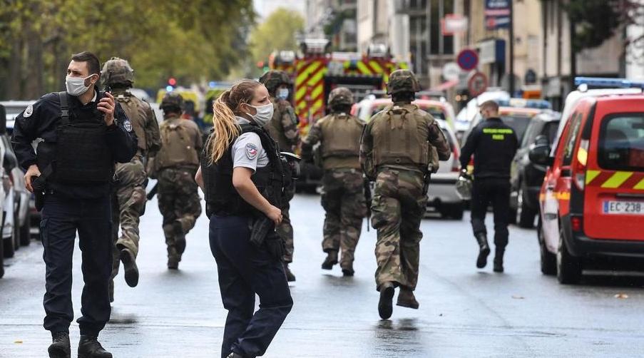 Paris: Deux blessés à l'arme blanche près des anciens locaux de Charlie Hebdo, …