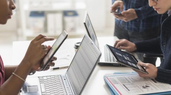 "Excellence in Africa" : six centres de compétence en éducation digitale verron…