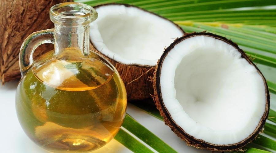DIY: 3 recettes beauté à base d’huile de noix de coco (Vidéo)