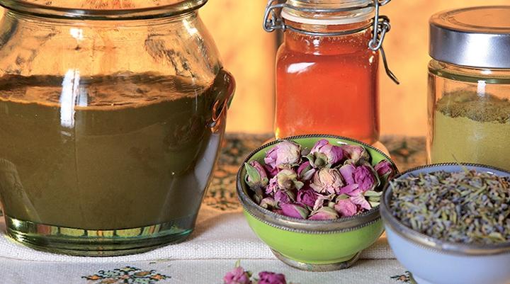 Astuces beauté: préparer sa peau au soleil avec la traditionnelle "Tabrima"