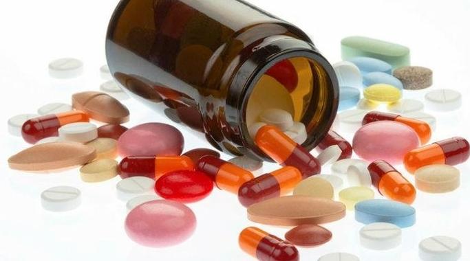 Augmenter les doses d'antibiotiques pourrait "renforcer" certaines bactéries (é…