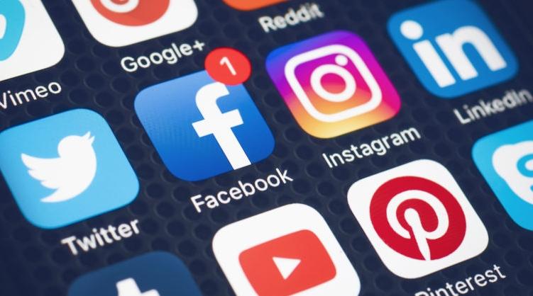 "محاكم" مواقع التواصل الاجتماعي .. إدانة مؤبدة!