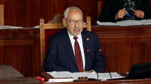 Le parlement tunisien rejette une motion de retrait de confiance à Rached Ghann…