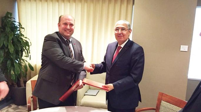 Signature à Montréal d'un accord de partenariat entre Attijariwafa Bank et la B…