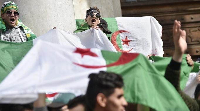 بعد توقفه بسبب الجائحة .. هل ينبعث الحراك الجزائري من جديد؟
