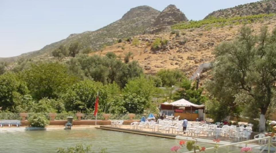 منتزه رأس الماء واحة رطوبة في صيف تازة القائظ