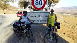 بالصور .. رجل ستيني يسافر بدراجته من مدينة طنجة إلى وجدة