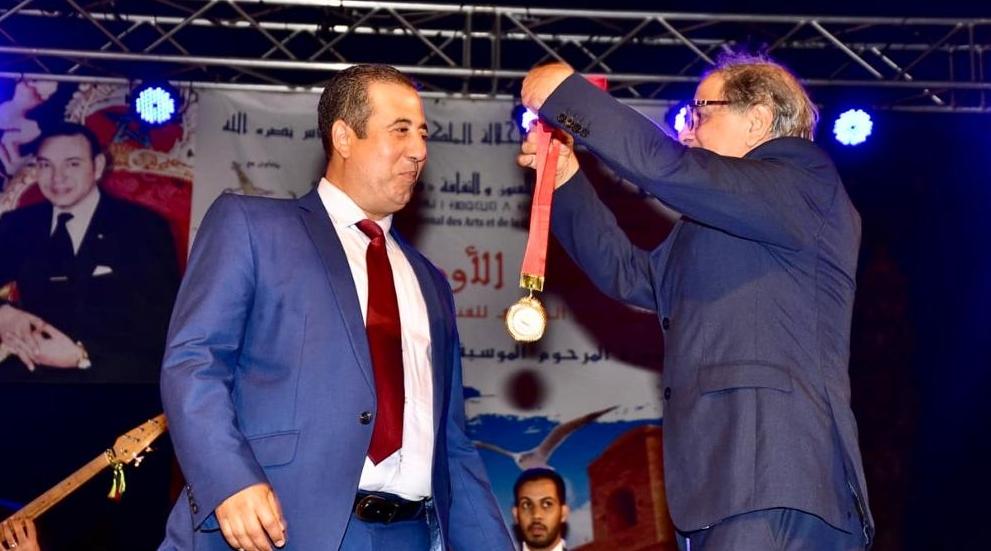 الفنان عبد السلام الخلوفي يتوج بالميدالية الذهبية للاستحقاق
