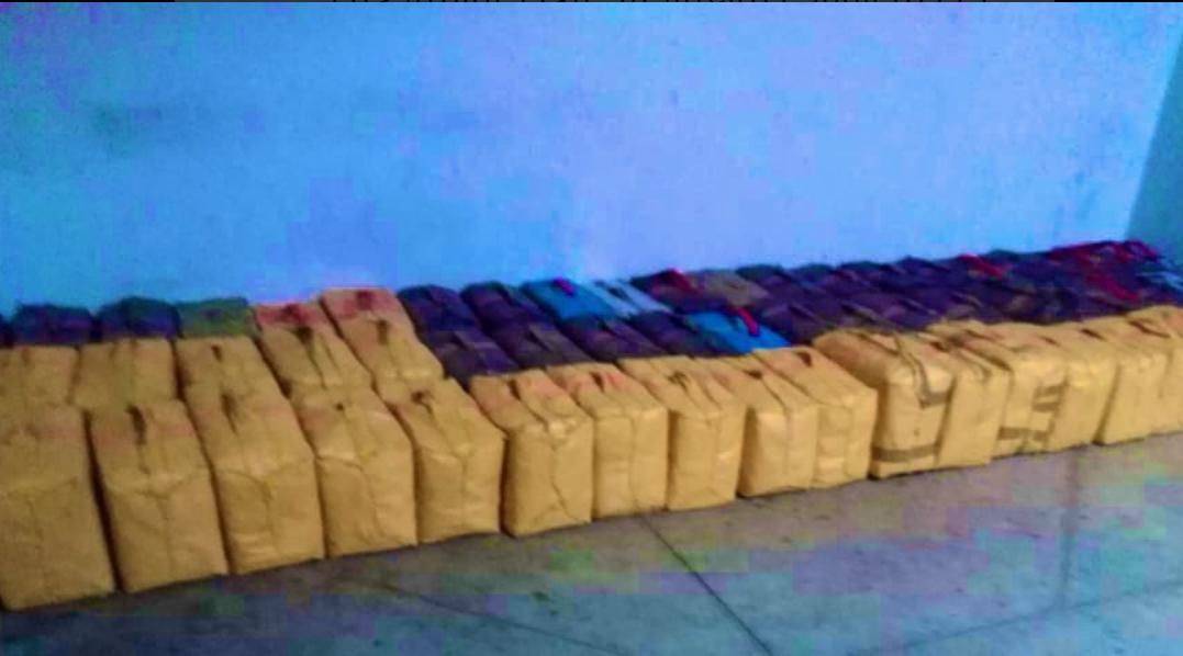 طنجة.. توقيف خمسة أشخاص للاشتباه في تورطهم في قضية تتعلق بحيازة وترويج المخدرات