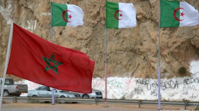 فيديو ..حقوقيون جزائريون ينظمون وقفة بمعبر "العقيد لطفي" للمطالبة بفتح الحدود...