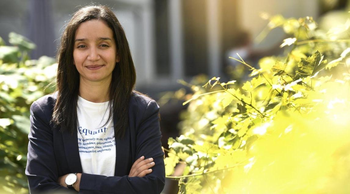 Qui est Rajae Maouane, la nouvelle Madame écolo de la Belgique ?