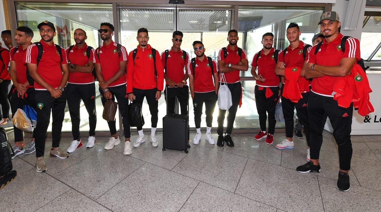 المنتخب الوطني للاعبين المحليين يشد الرحال صوب الجزائر لمواجهة "محاربي الصحراء"